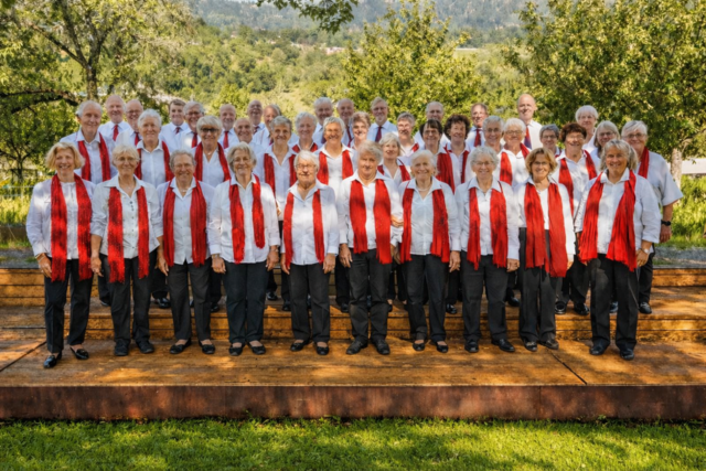 Seniorenchor auf der Terrasse in der Krone